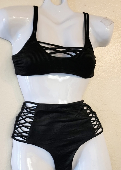 Bikini - Picture 2 of 4